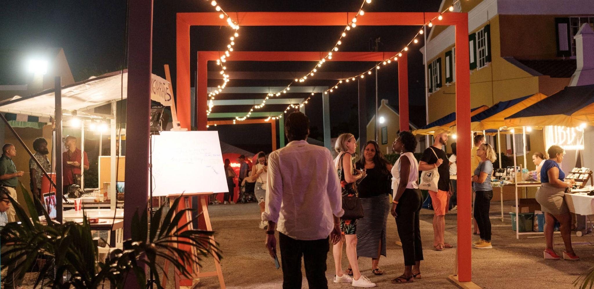 A night market with string lights and colourful frames in Scharloo